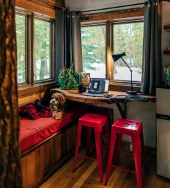 Hoker Paris 75cm. czerwony insp. Tolix