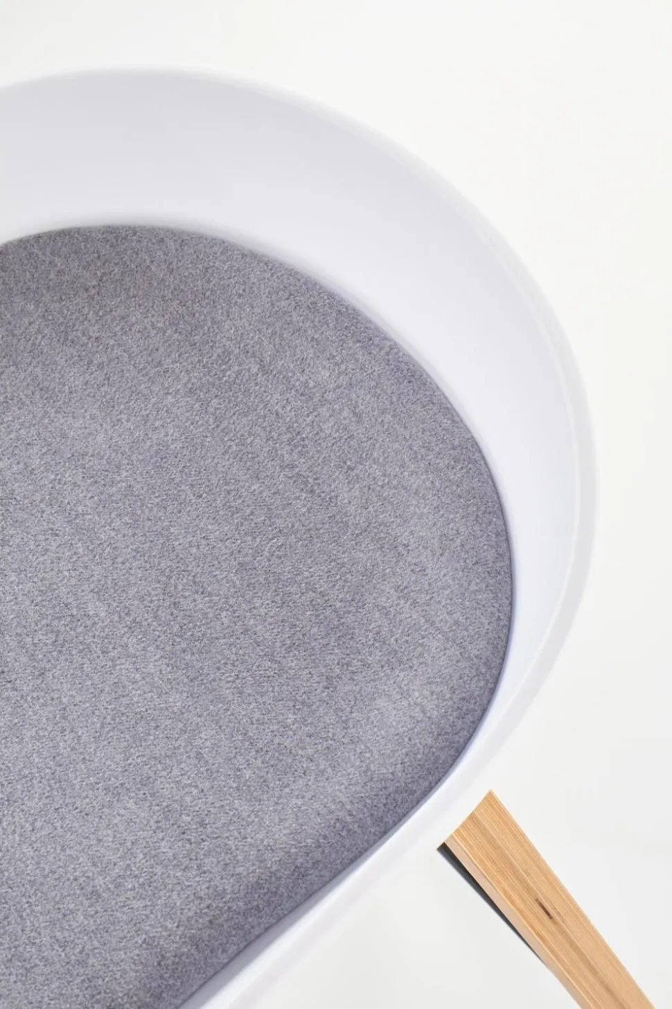 Hoker Radin biały szara poduszka