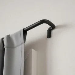 Karnisz Twilight 76-213cm czarny do zasłon zaciemniających