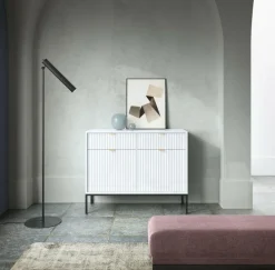 Komoda Delicious ryflowana biała złote nogi