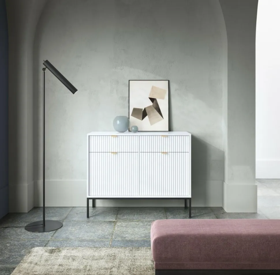 Komoda Delicious ryflowana biała złote nogi