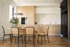 Krzesło Antonio czarne z tworzywa