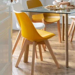 Krzesło Baya różowe, nogi bukowe