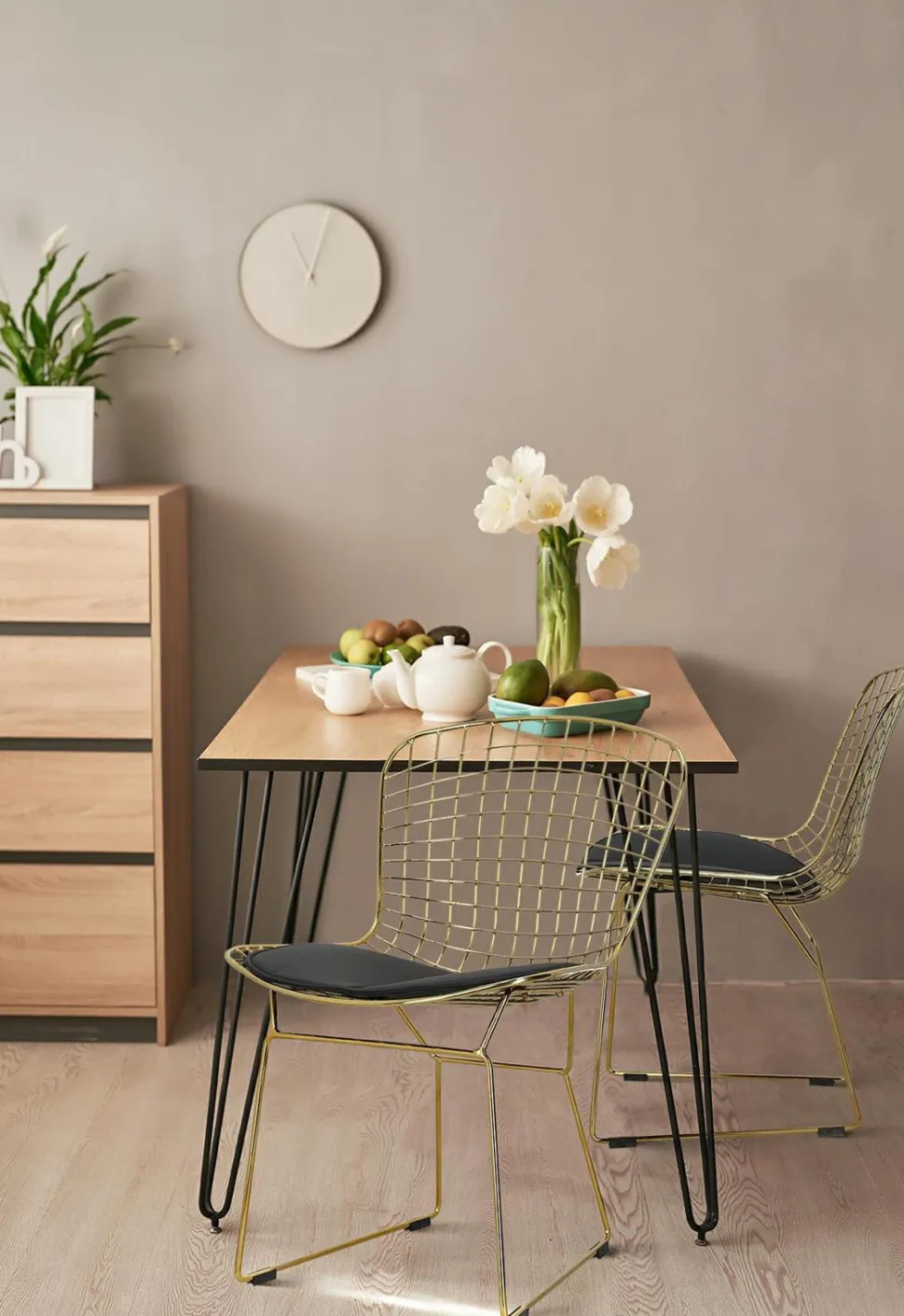 Krzesło Harry złote czarna poduszka