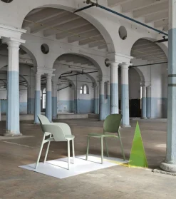 Krzesło Hug z podłokietnikami dove grey