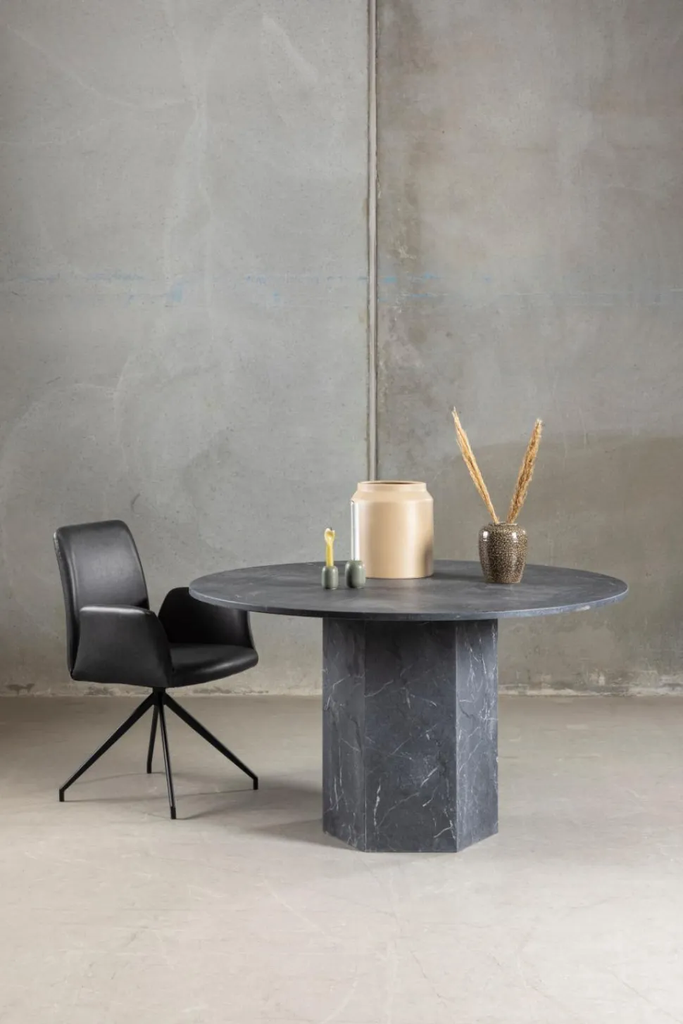 Krzesło Naya czarna eko skóra czarne tapicerowane