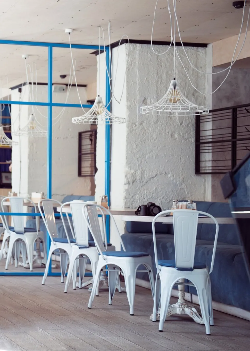 Krzesło Paris Wood białe sosna orzech