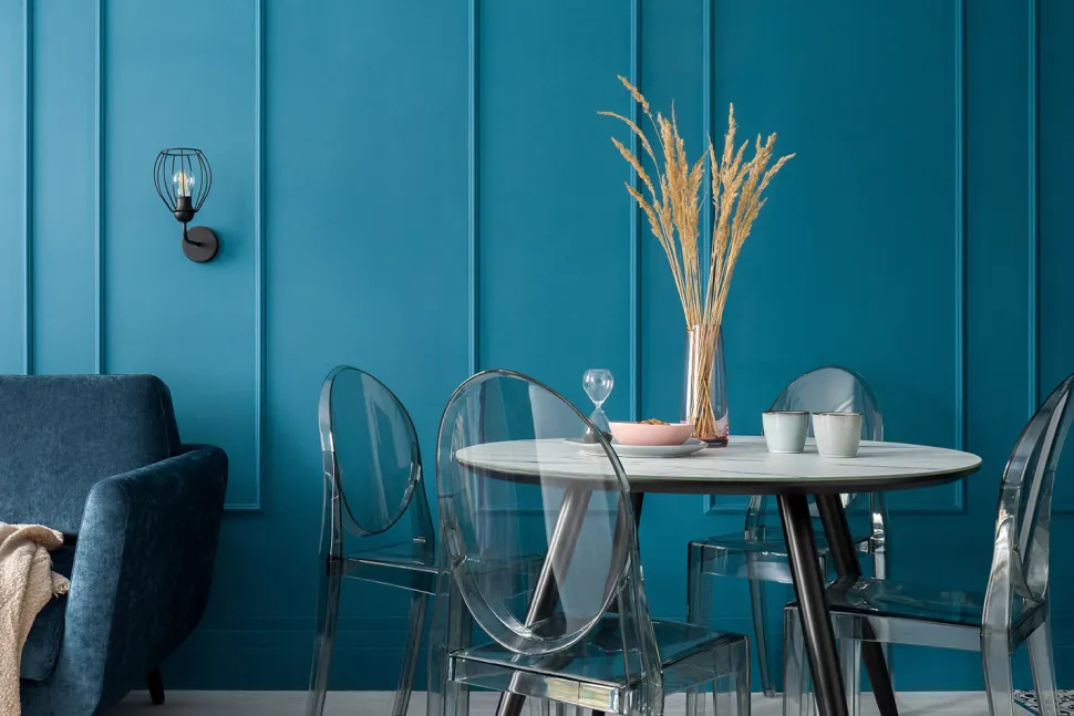 Krzesło Viki inspirowane Victoria Ghost dymiony z tworzywa