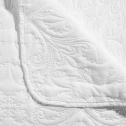 Narzuta Arabeska 240 x 260 cm z dwiema  poszewkami na poduszki kość słoniowa