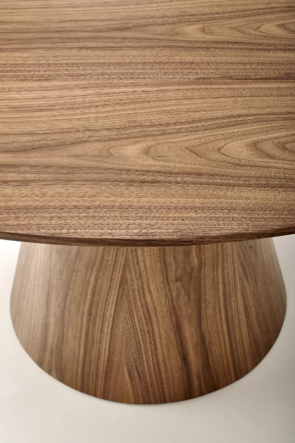 Stół Obituar okrągły, orzechowy