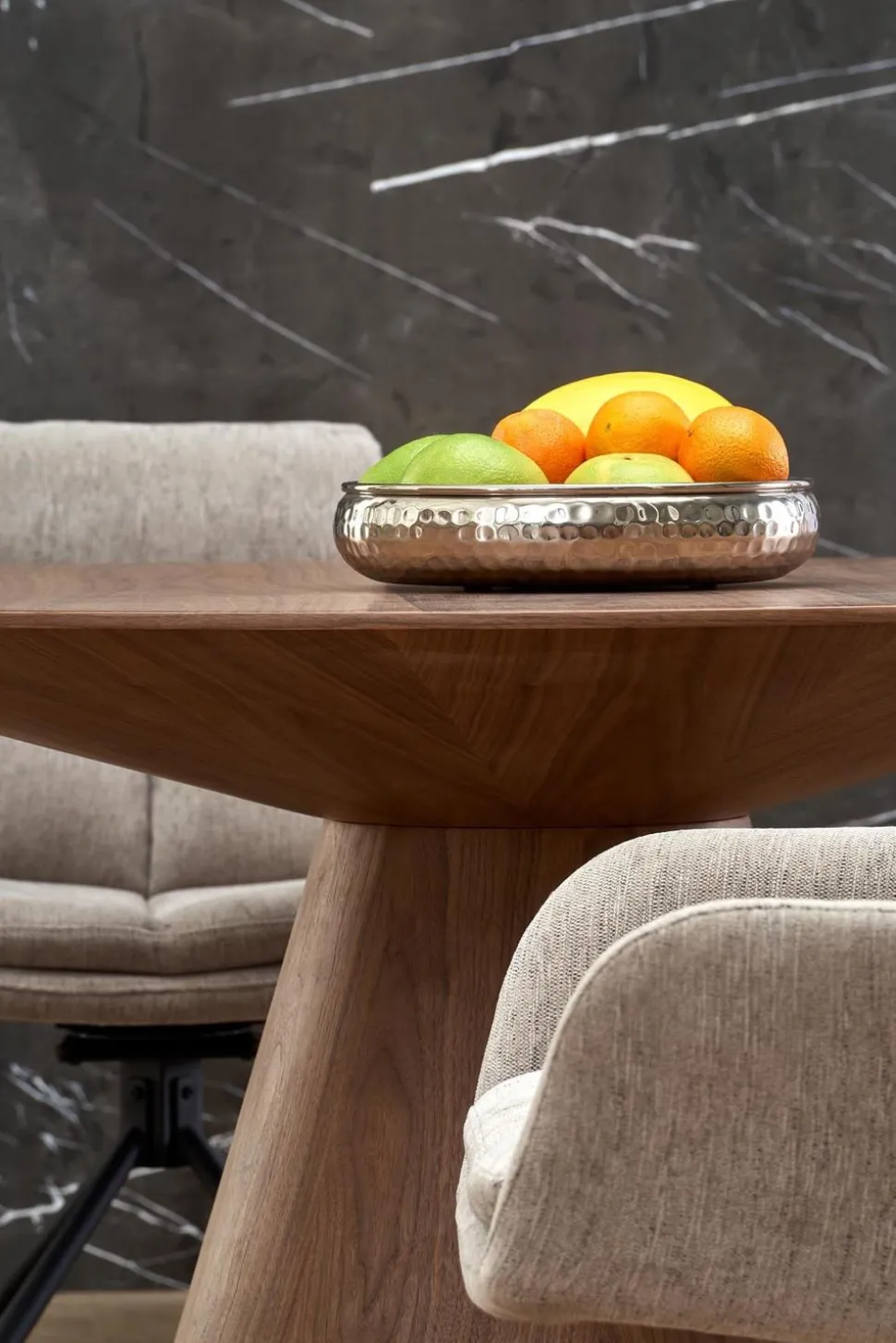 Stół Obituar okrągły, orzechowy