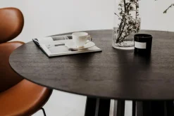 Stół TAVLE dąb czarny śr. 120 cm