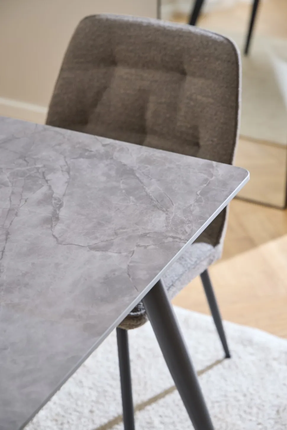 Stół Wicklow 140x80cm polerowana ceramika Batis