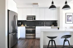 Stołek barowy Banksy czarny obrotowy