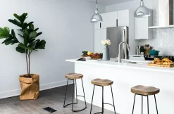 Stołek barowy Cazas naturalny/czarny