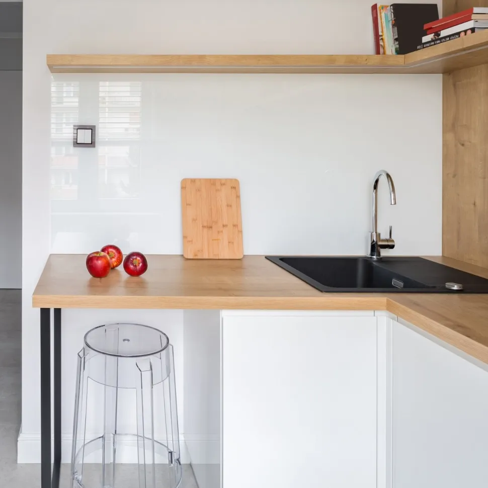 Stołek barowy Duch 66 cm inspirowany Ghost transparetny