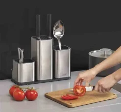 Zestaw kuchenny z deską Joseph Joseph srebrny/czarny